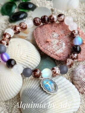AGATE Brown, Frosted White Catholic medal Accent Bead Stretch Bracelet